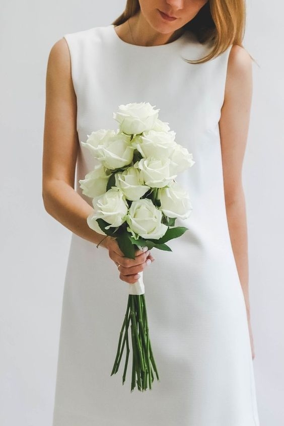 minimal bridal bouquet