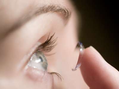 Wearing Contact Lenses on Your Wedding Day