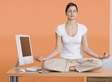 The Office Workout: The Best Exercises to Do at Your Desk