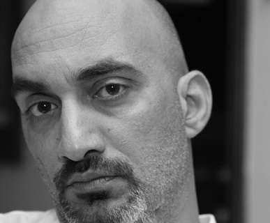 مقابلة مع مصمم الأحذية الأردني أنس يونس