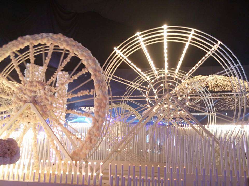 A Ferris Wheel Wedding Theme