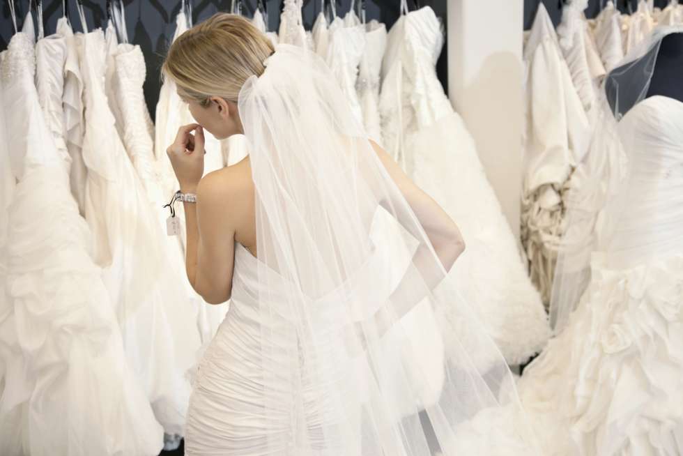 5 Things to Keep in Mind While Shopping For Your Wedding Dress