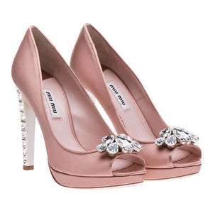 3 أحذية عروس مذهلة يمكنك ارتدائها بعد حفل زفافك