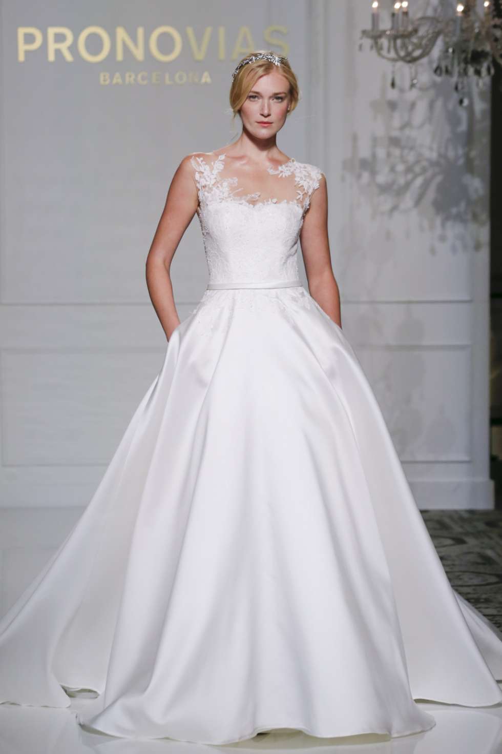 أسبوع نيويورك لأزياء الزفاف 2015: مجموعة برونوفياس لفساتين الزفاف لخريف 2016