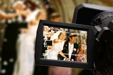 أهم الأسئلة التي عليك طرحها على مصور الفيديو في حفل الزفاف