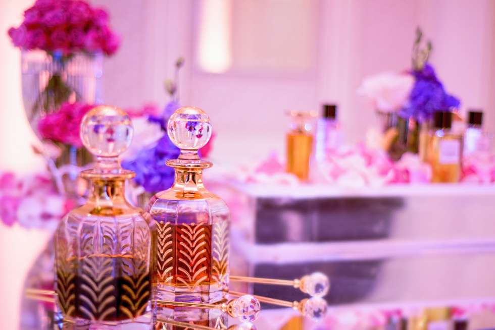 7 درجات من اللون البنفسجي: حفل زفاف فاخر في دبي 