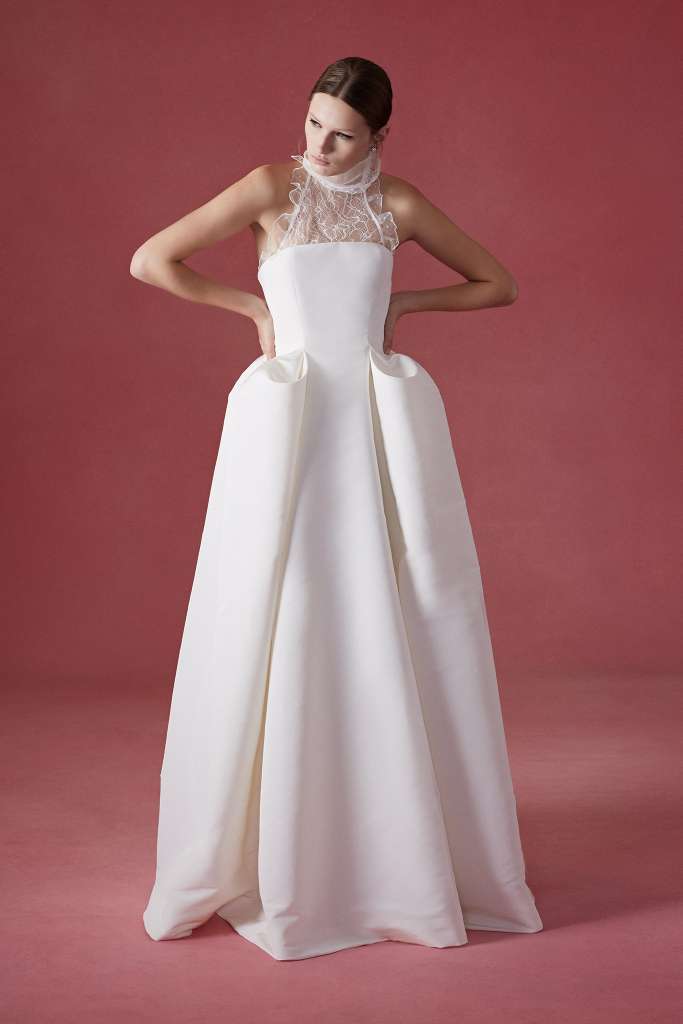 عرض فساتين زفاف أوسكار دي لا رينتا لخريف 2017 في أسبوع نيويورك لأزياء الزفاف