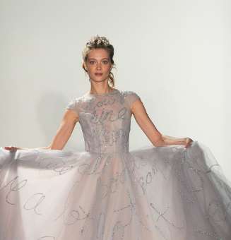 Bridal Fashion Trend: Glitter Inscription