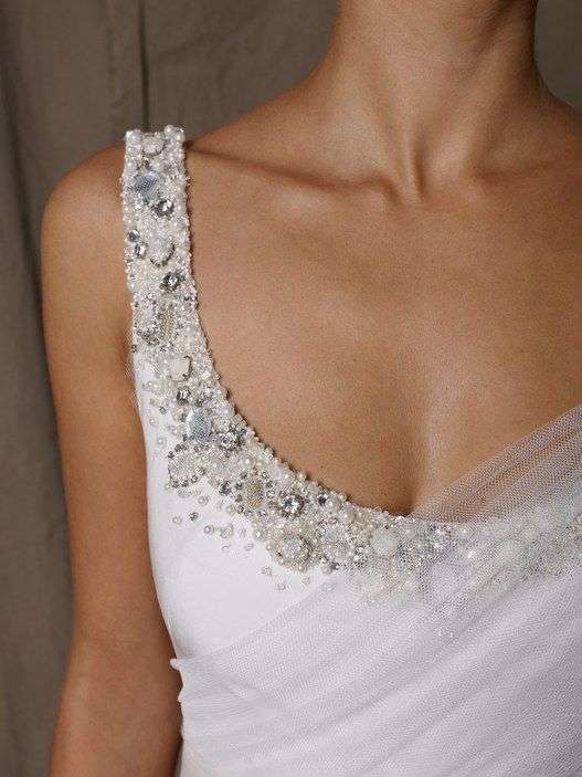 Stunning Wedding Dresses with Scoop Necklines