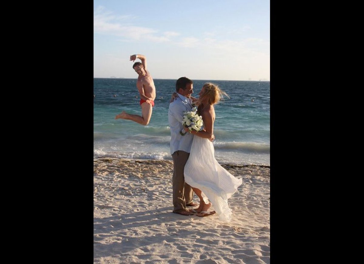 Funny Wedding Photobomb Pictures