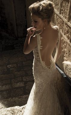 backless_wedding_dress