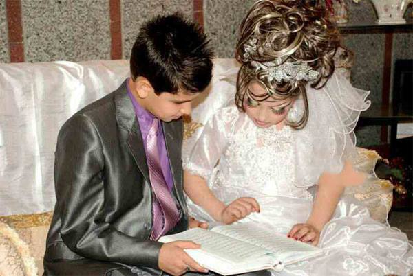 أغرب حالات الزواج في العالم  Child_bride_in_iran_2