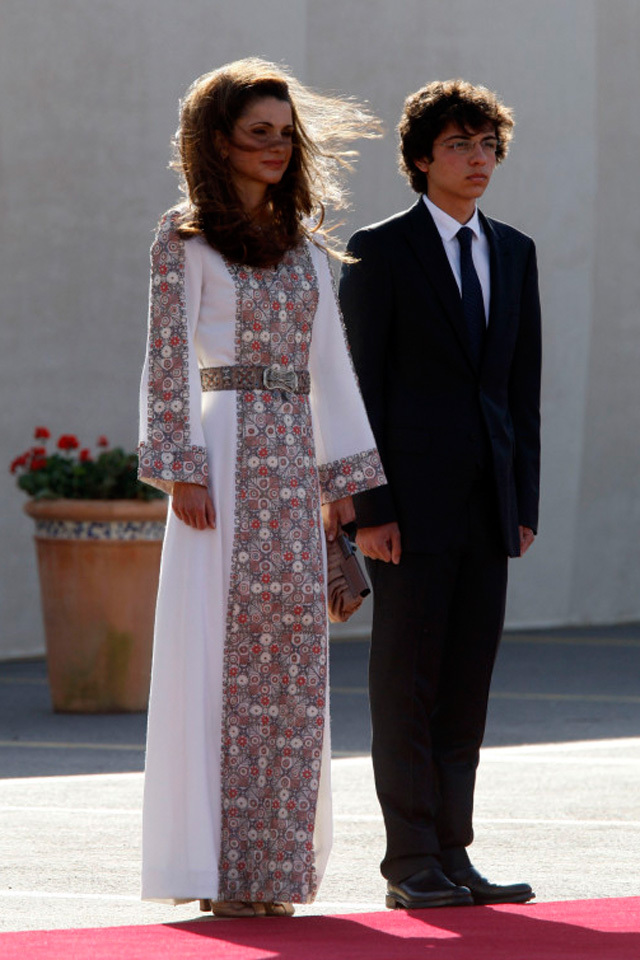 10 Looks By Queen Rania For Brides Who Wear Hijab - Arabia 