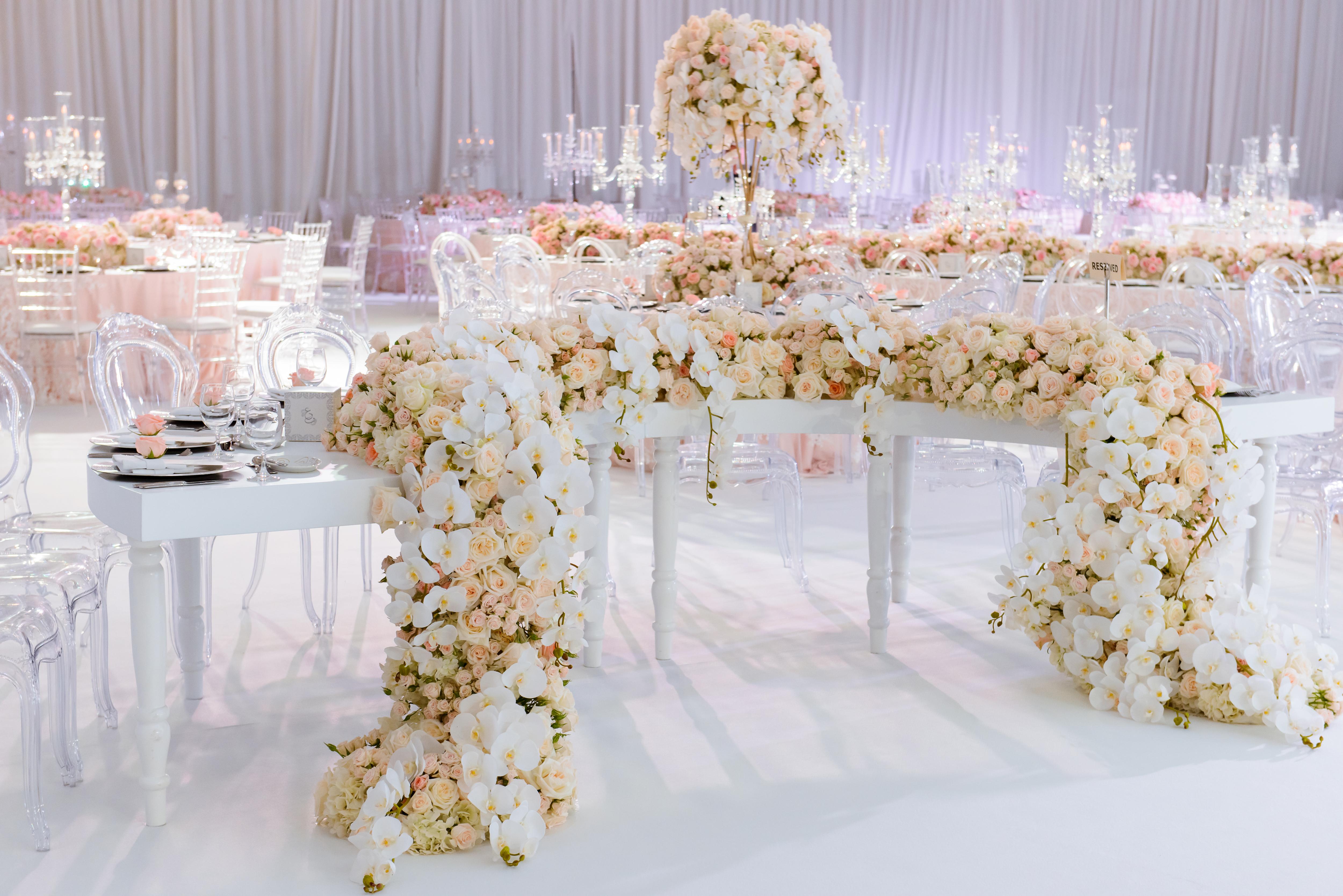 Beautiful Table Flower Runners for Dubai Wedding